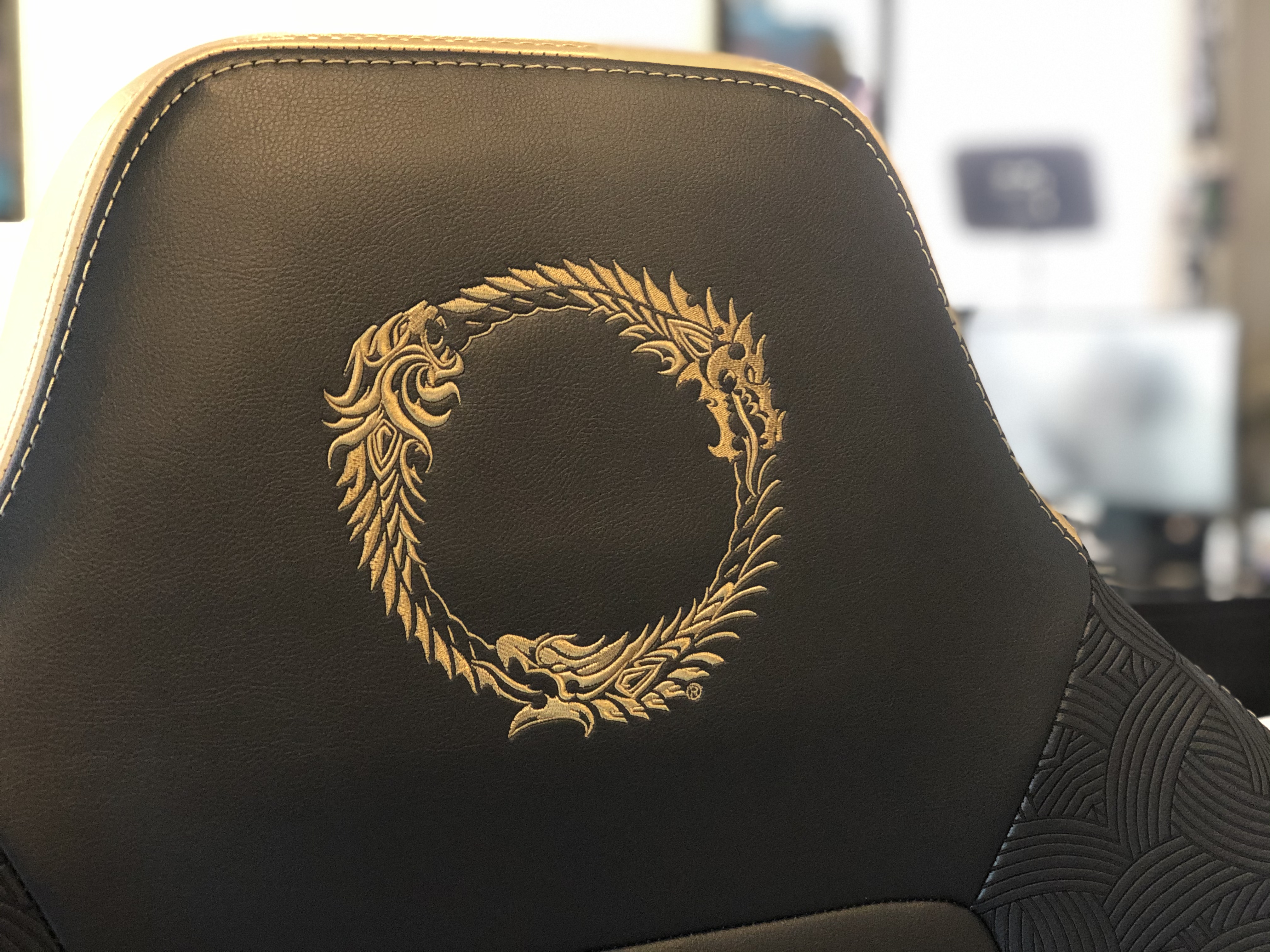 Ghế Gamer Noblechairs HERO Series The Elder Scrolls Online Special Edition có thiết kế mang đậm chất sang trọng